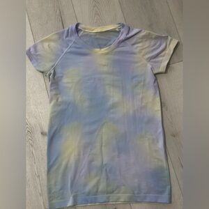 Lululemon women’s shirt